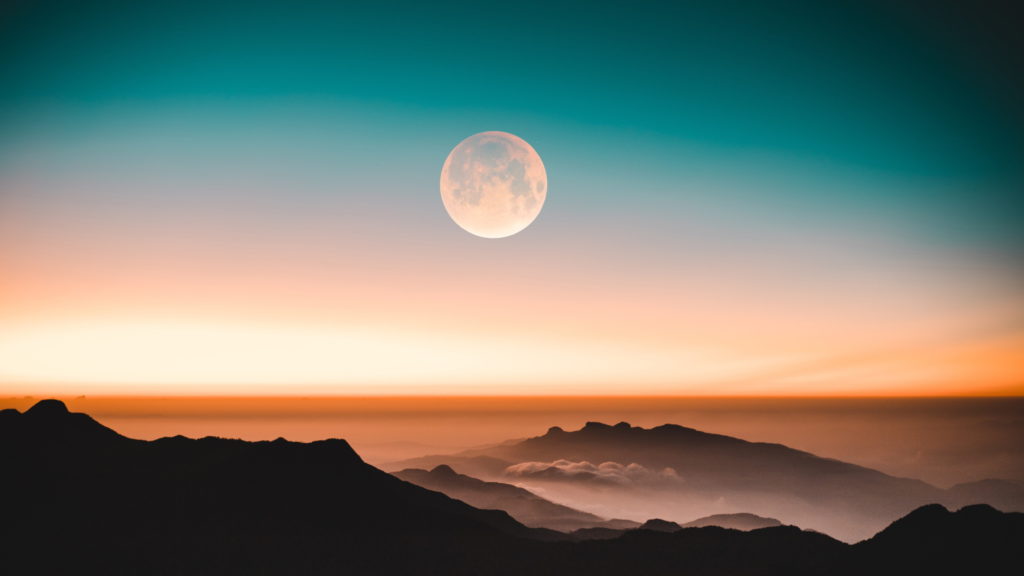 moon above horizon